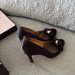 Badgley Mischka satin heels